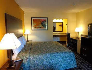 Days Inn By Wyndham Monroe Nc Eksteriør billede